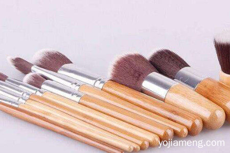 中草集化妆品旗舰店加盟费多少钱？中草集化妆品怎么加盟