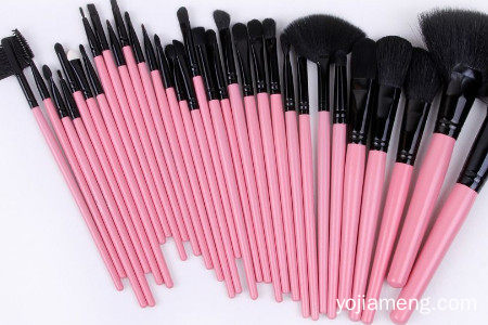 中草集化妆品专卖店加盟如何？中草集化妆品加盟正规吗