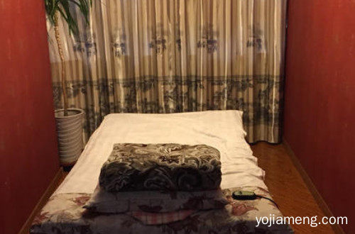 小儿推拿学习哪家专业？小中医推拿店加盟好吗