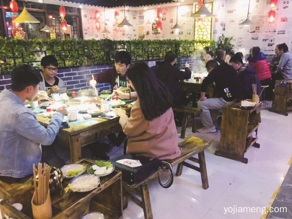 重庆火锅加盟店品牌：十七门火锅值得加盟商信赖