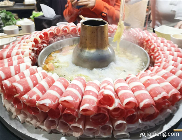 重庆美食哪家强，小蒙铜锅陪你尝！