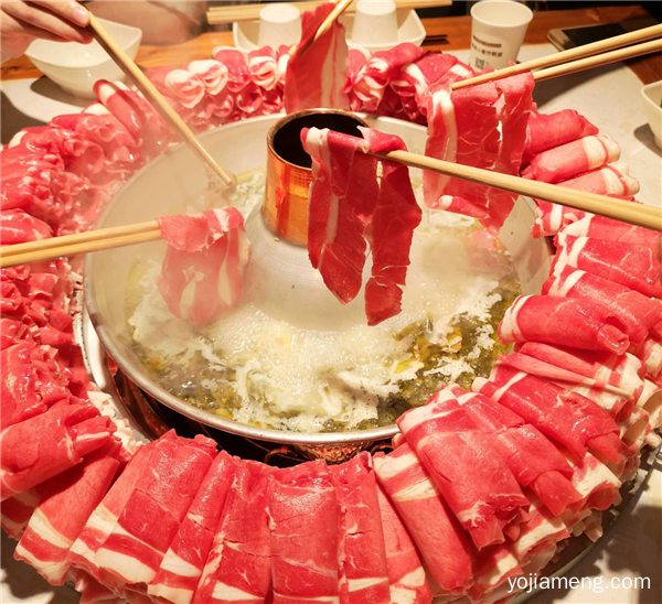 重庆美食哪家强，小蒙铜锅陪你尝！