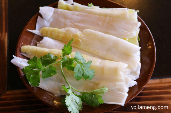 重庆火锅连锁店加盟：专业人士推荐加盟山城小龙女火锅！