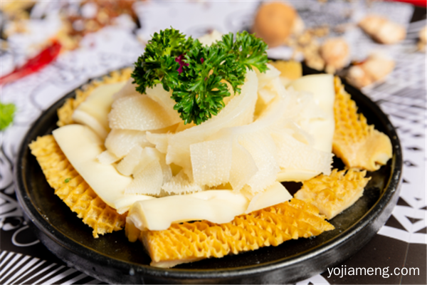 半城外牛杂锅语 有特色美食吗