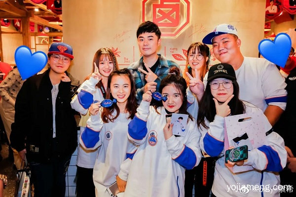 到底谁会出现在赤赤的朋友圈？快来票选你心目中的作品！
