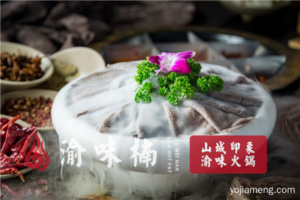重庆比较火的火锅店是哪家？四季的火锅店