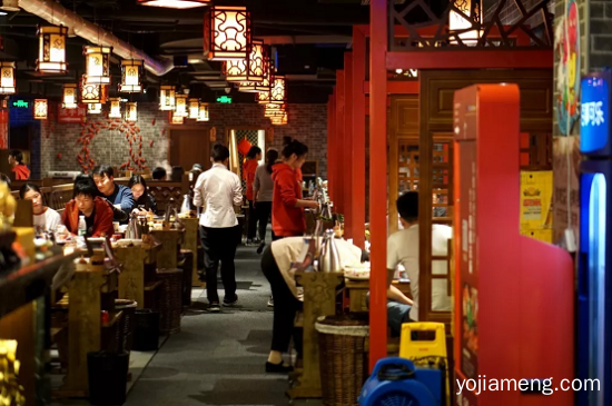 重庆老火锅加盟店经营需要注意那些？了解这六点小白成功开店！