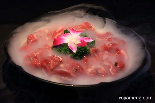 花样美腩牛腩火锅加盟 公司有专员协助吗