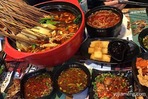 开大成醉串串加盟店 让你和公司一起“炫”起来