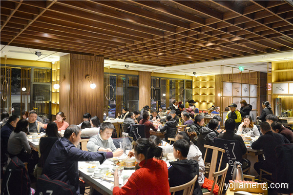 为什么加盟一家有特色的四川火锅店比较好？