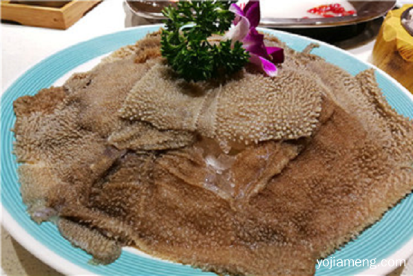 麻辣鲜香的成都清油火锅，让味蕾得到满足