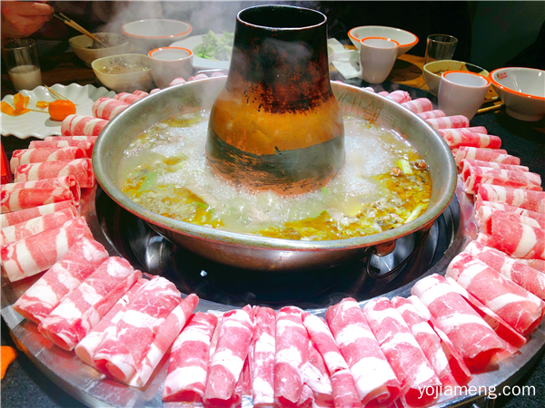 “小蒙酸菜铜锅涮”吃喝玩乐不失之雅，色香味形成一格