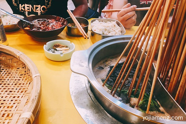 班花麻辣烫串串火锅在经营方面经验丰富吗