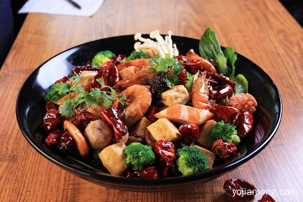 魔锅坊麻辣香锅怎么加盟开店 想咨询流程去哪里