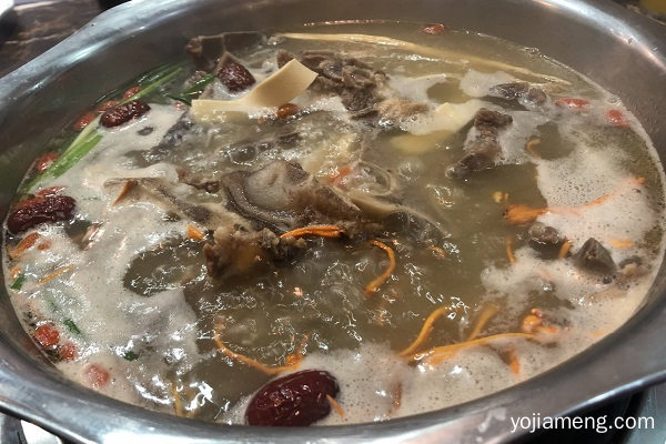 火锅如何出奇制胜?牛一妃特色牛尾火锅，生财有道