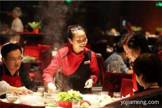 重庆老火锅加盟店经营需要注意那些？了解这六点小白成功开店！