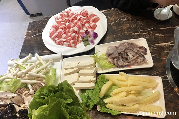 火锅哪家好?品一口牛一妃满口生香