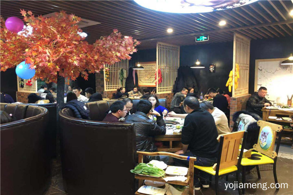没有经验怎么开火锅店？宁夏固原张总选择十七门加盟
