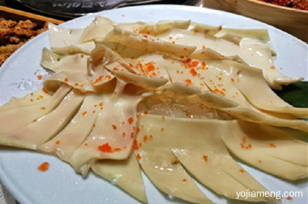 麻辣鲜香的成都清油火锅，让味蕾得到满足