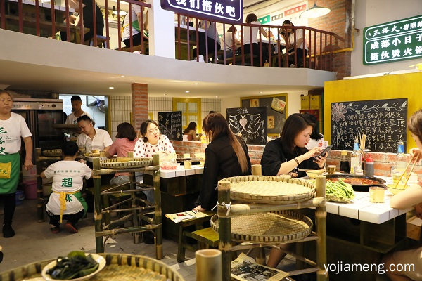 经营火锅店应该怎么处理顾客与员工的纠纷呢？