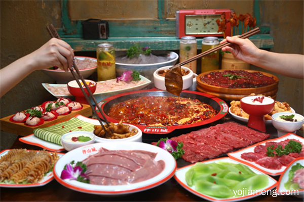 加盟伴山城火锅集市开店 店铺选择有要求吗