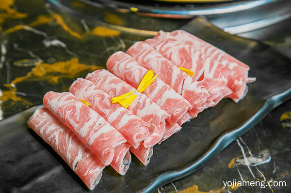 重庆品牌火锅加盟连锁：想要开好火锅加盟店还得看山城小龙女火锅！