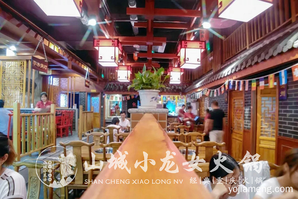 重庆老火锅加盟哪家好？40余年史，适合无经验创业者