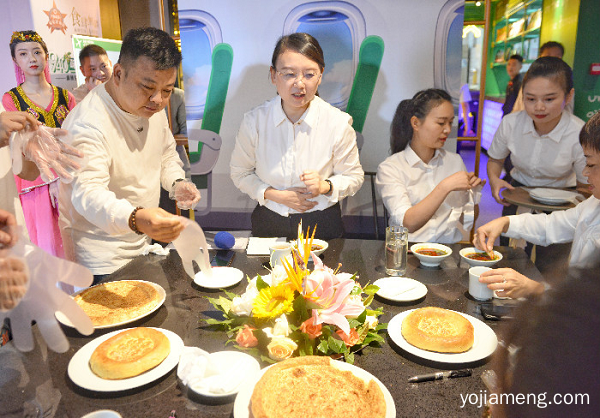 麻辣空间携手940味觉评审团直播：“食肆无疆”全国各地怎样吃清油火锅？
