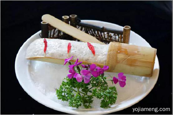 还去什么重庆？火遍重庆的情满山城老火锅空降丽江，每一口都是麻辣鲜香！