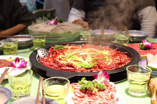 重庆当地人吃的老火锅，体验与正宗老火锅的一日约会