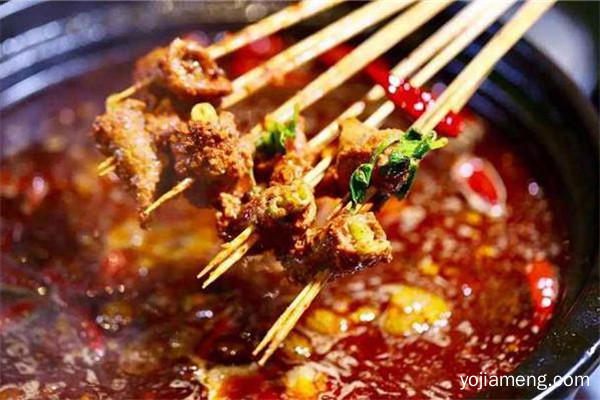 签年时光串串香店内环境如何 锅底口味好吗