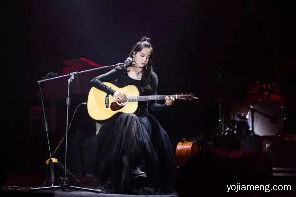 多方面小花欧阳娜娜十周年巡回音乐会成都站门票免费送！