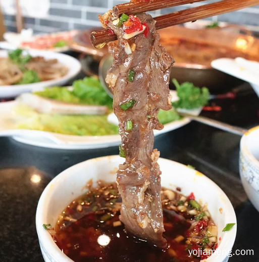 这家重庆老火锅，用这几样才涮编火锅的半边天