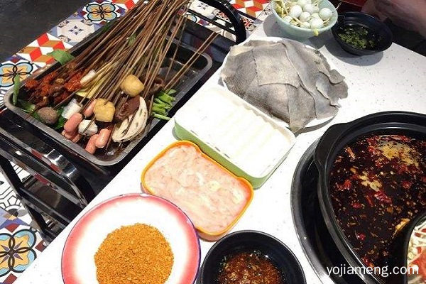 老板凳火锅揭秘：串串火锅能有多开店好？