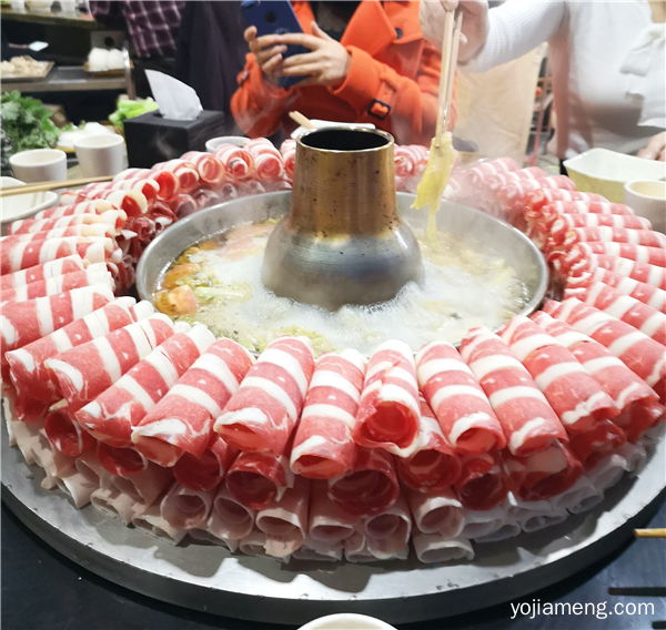 MHE小蒙酸菜火锅让吃货闻风出动