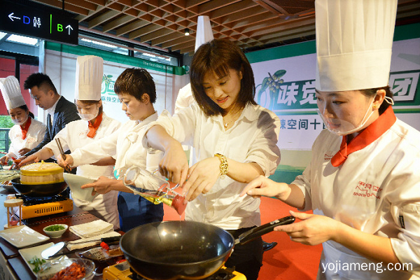 麻辣空间携手940味觉评审团直播：“食肆无疆”全国各地怎样吃清油火锅？