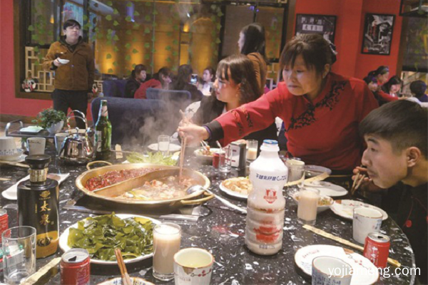 火锅加盟店选择哪个地段好？这些位置让你离成功更近一步！