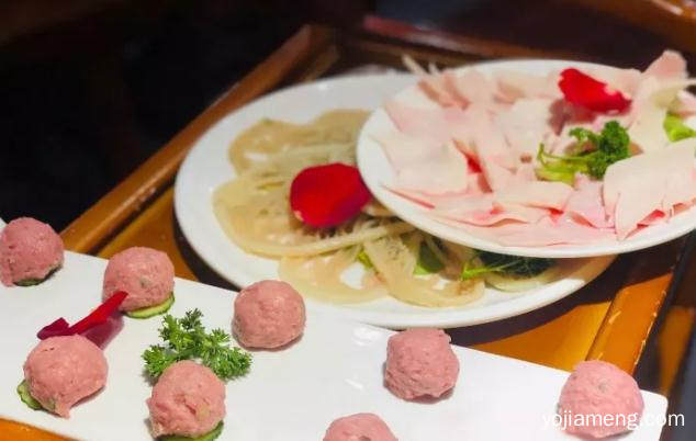 团圆，是一群人的火锅
