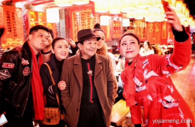 九格红老火锅，新派风格，重新定义成都味道