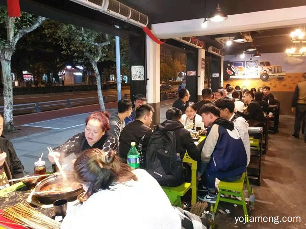 如何让串串香加盟店保持？