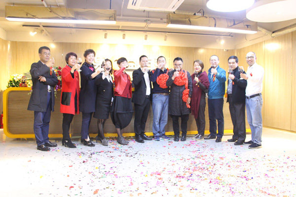 恭贺果C益佰乔迁揭牌仪式圆满收官