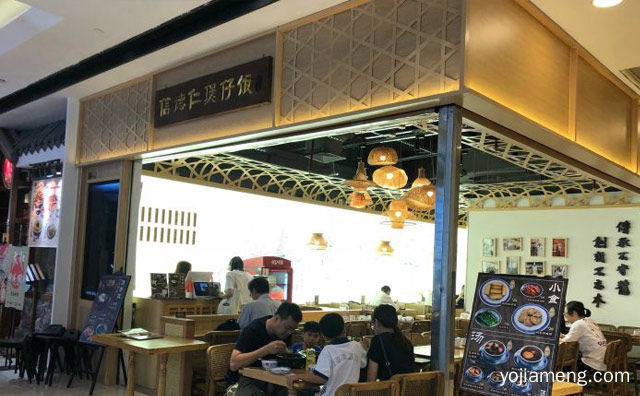主打多口味煲仔饭和原盅炖汤的快餐品牌，信德仁厨皇煲仔饭，推荐看！