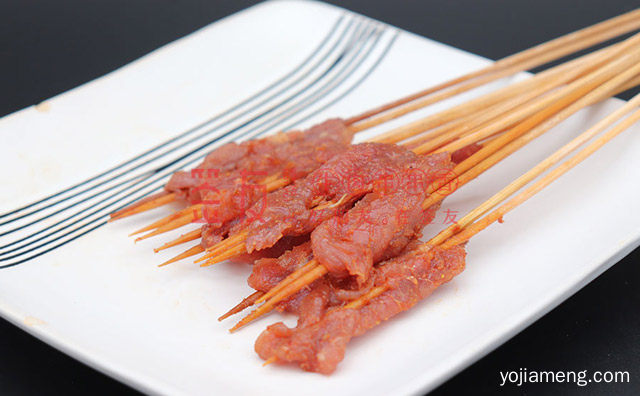签友牛肉串串香总部告诉你，五斤牛肉能穿多少串串香，推荐看！