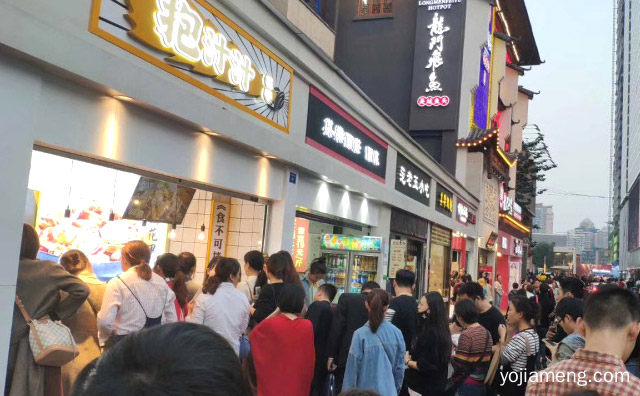 成都实时排队超50人的海鲜人气小吃，抱汁汁花甲，推荐看！
