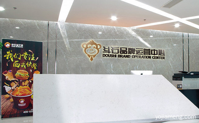 事业家庭两不误，云南文山吴女士选择快乐星汉堡店创业，可以了解一下哈