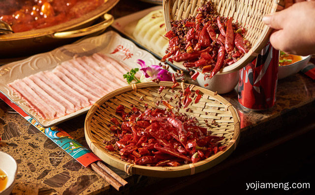 轻松三招帮你解决，自己开火锅店火锅底料怎么解决，值得了解一下？