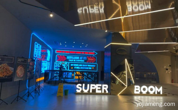 比脸还大的美式变态大汉堡，SUPERBOOM爆爆大汉堡，值得了解！