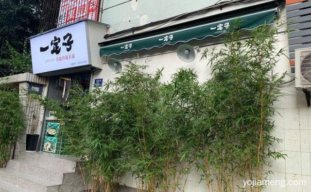 现做现卖，一定子砂锅米线，好吃方便，即买即食，值得看！