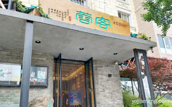 色泽鲜美，蓉客牛杂火锅，质嫩味鲜，可以了解一下哈