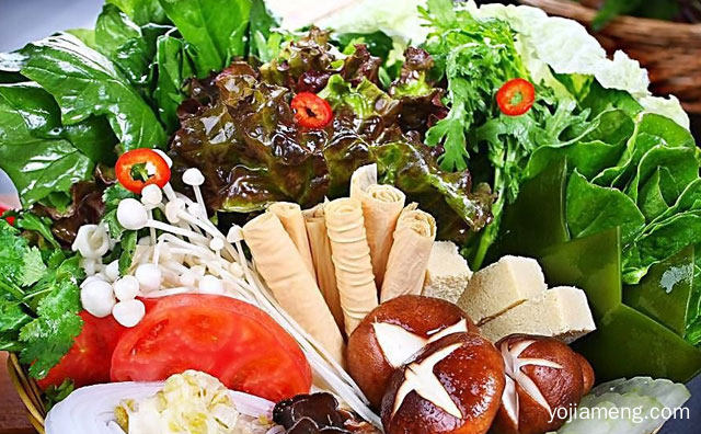 现在开麻辣烫店赚钱吗，推荐了解一下？